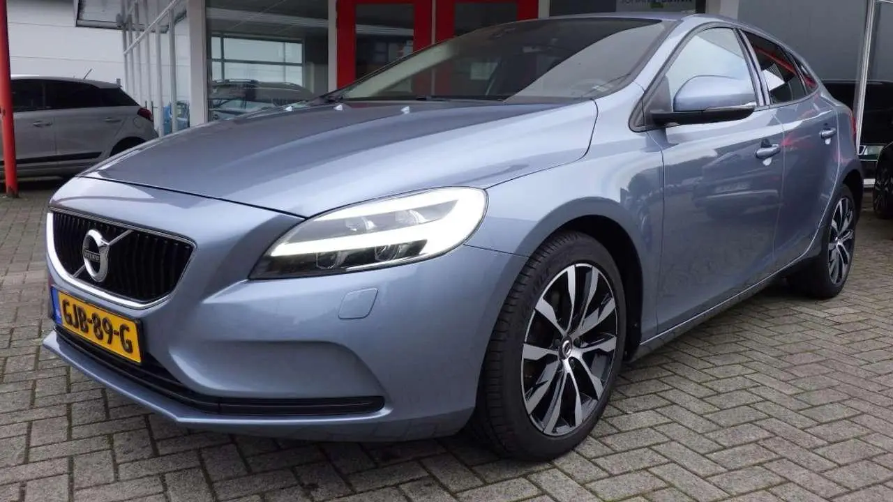 Photo 1 : Volvo V40 2019 Essence