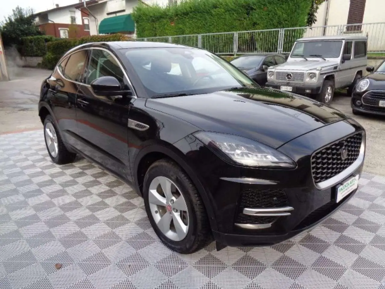 Photo 1 : Jaguar E-pace 2021 Hybrid