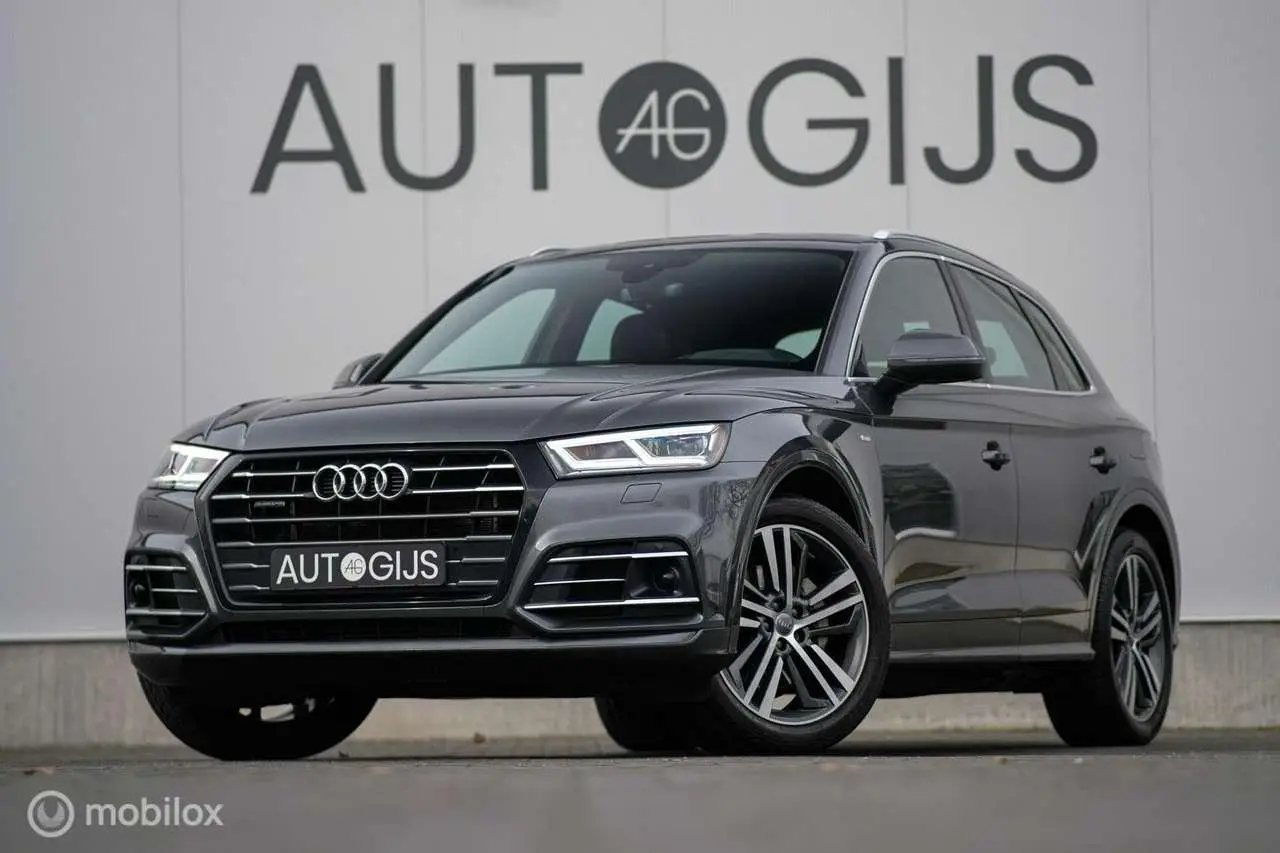 Photo 1 : Audi Q5 2019 Hybrid