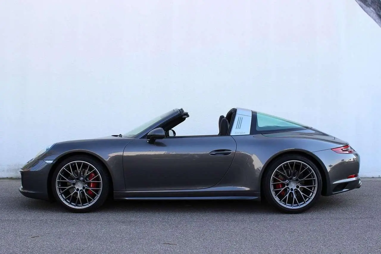 Photo 1 : Porsche 991 2017 Essence