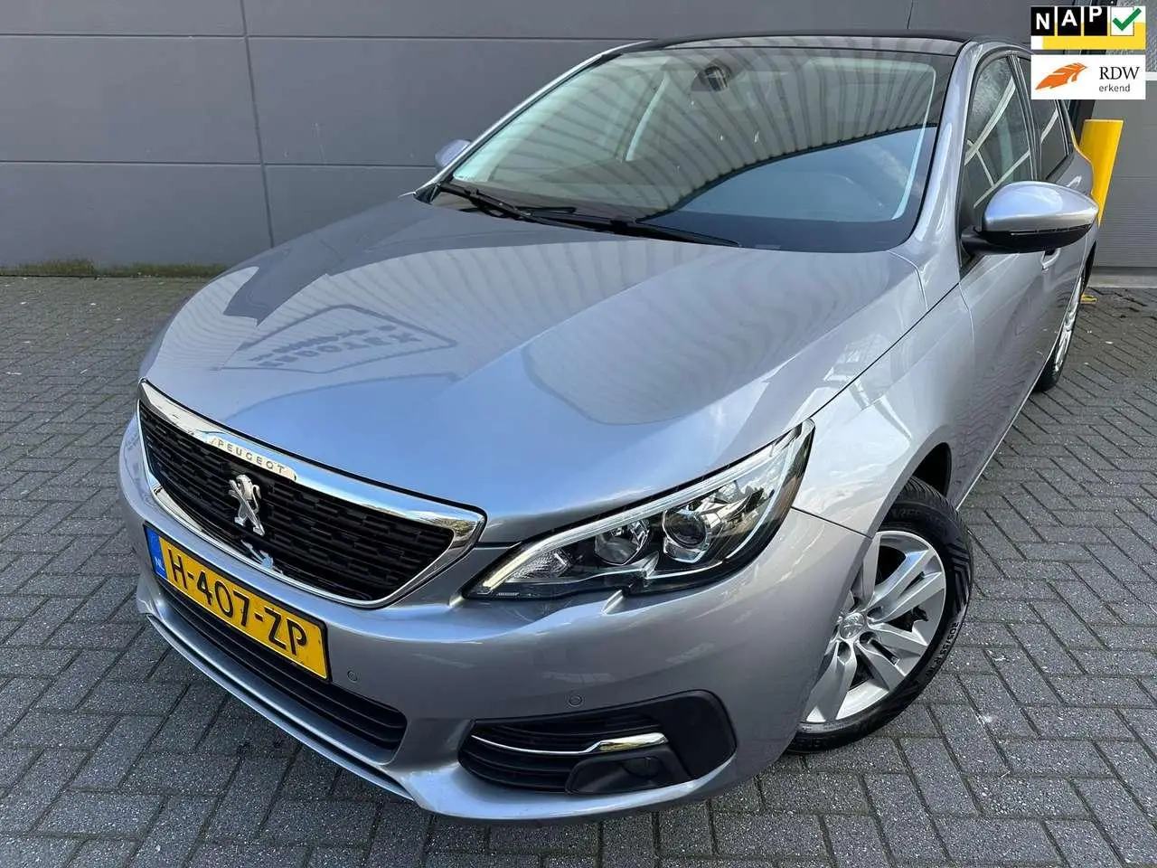 Photo 1 : Peugeot 308 2020 Petrol