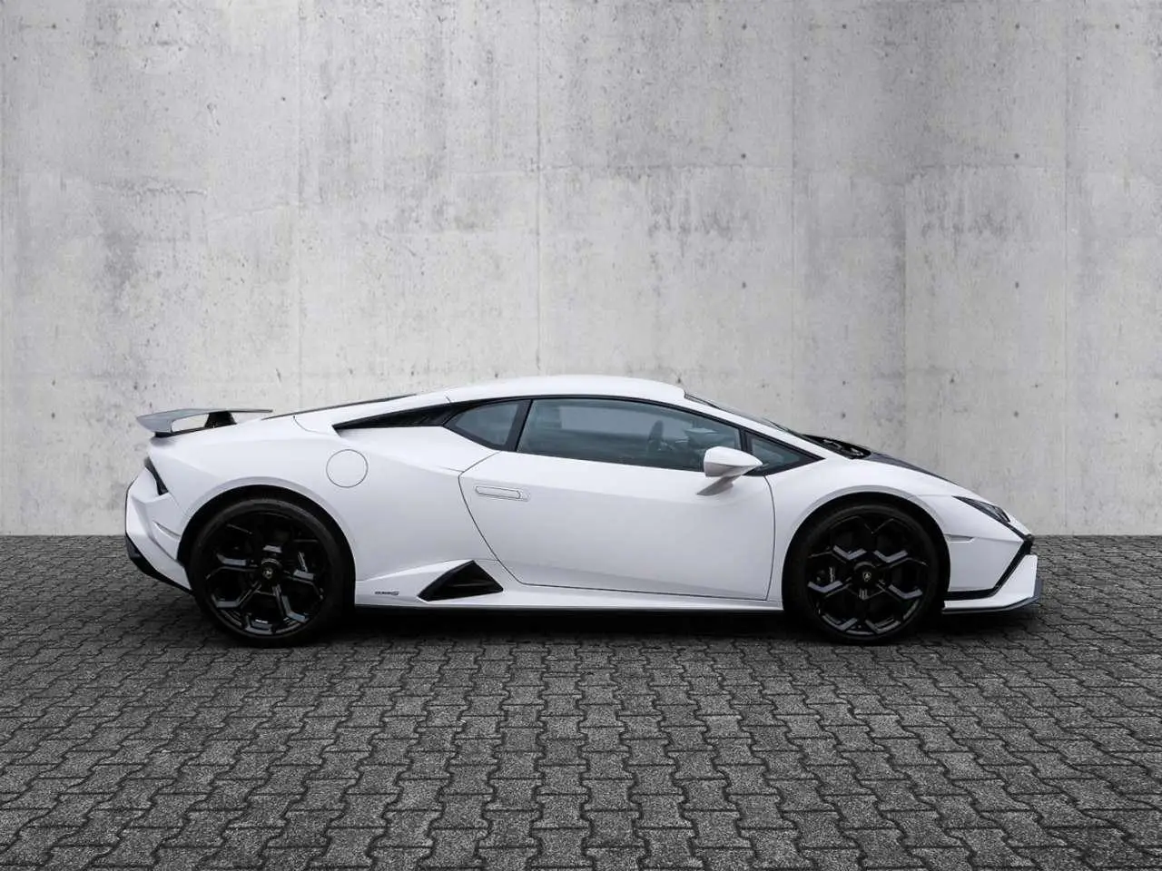 Photo 1 : Lamborghini Huracan 2023 Essence