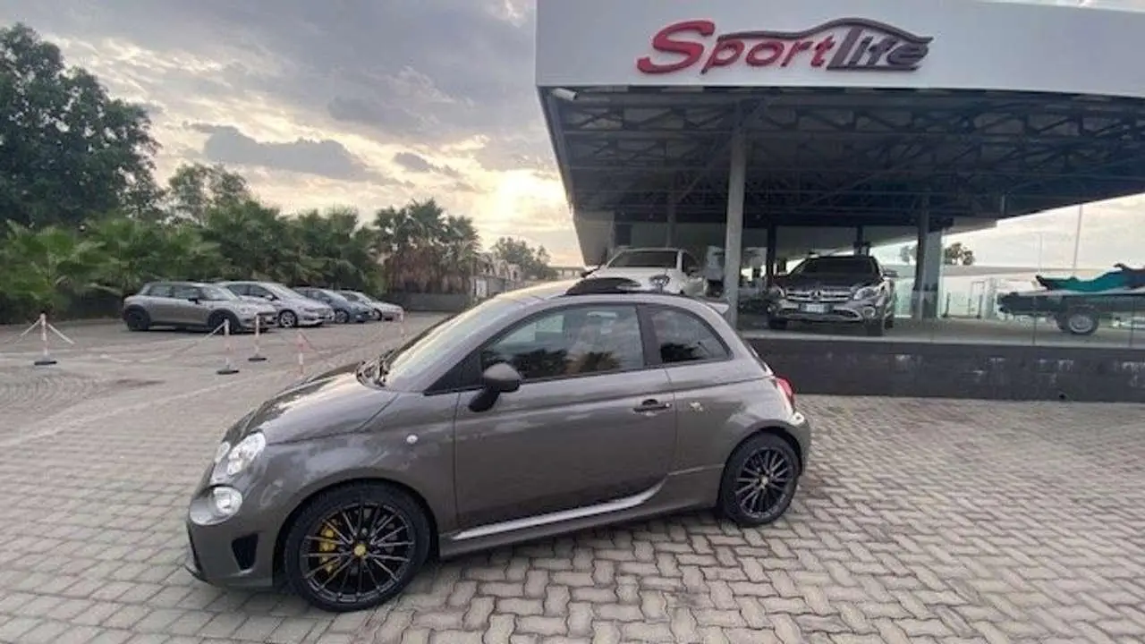 Photo 1 : Abarth 595 2022 Petrol