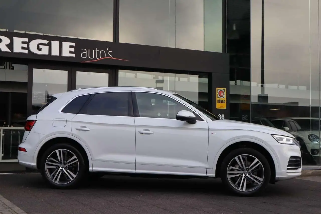 Photo 1 : Audi Q5 2020 Hybride