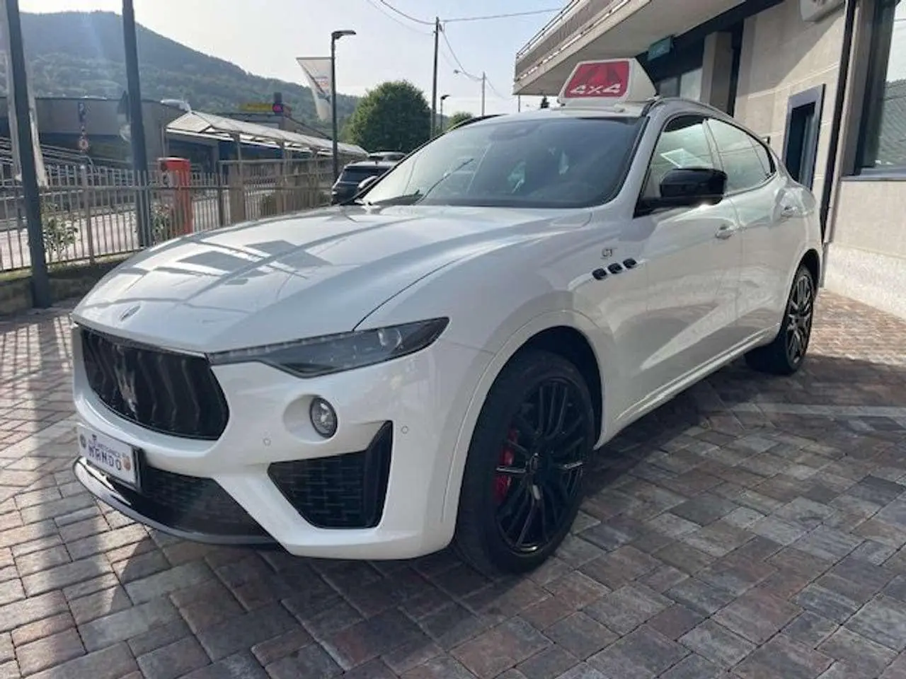 Photo 1 : Maserati Levante 2023 Hybride