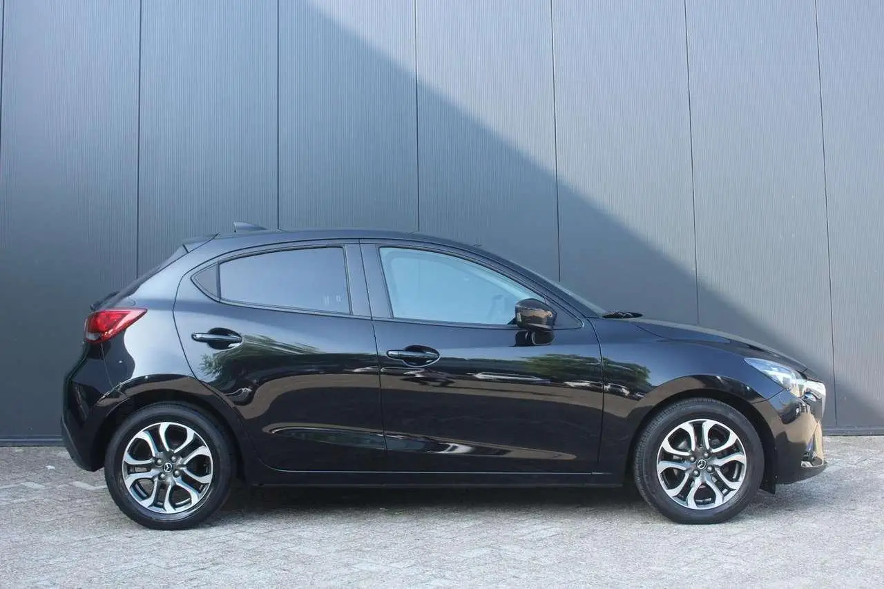 Photo 1 : Mazda 2 2017 Essence