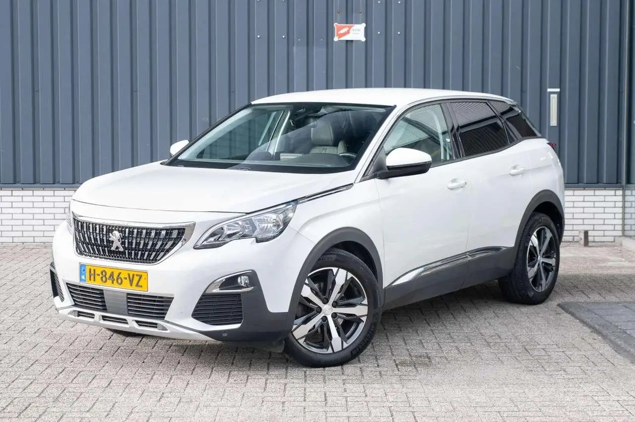 Photo 1 : Peugeot 3008 2020 Petrol