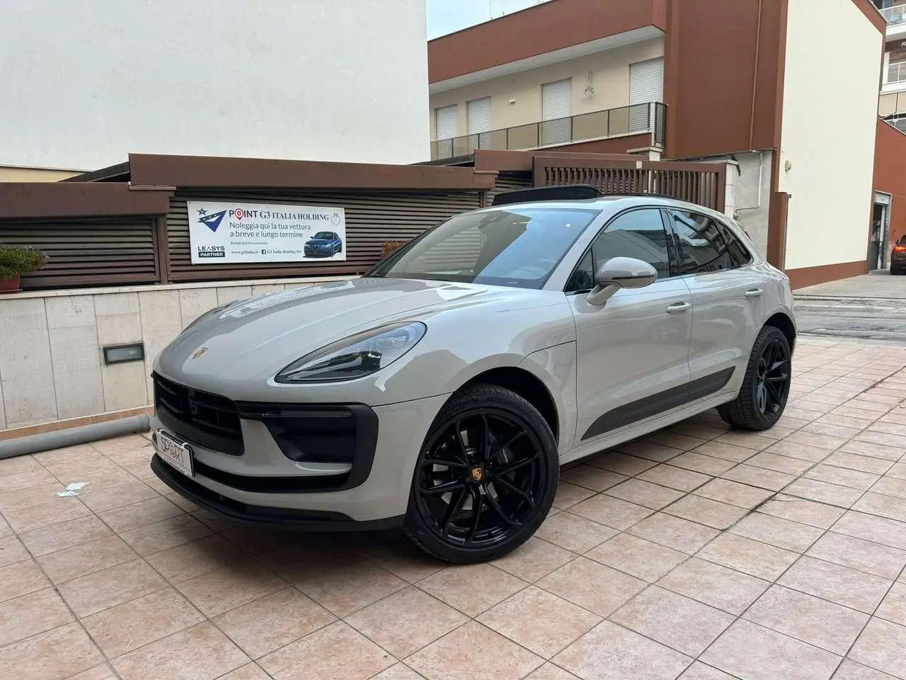 Photo 1 : Porsche Macan 2022 Petrol