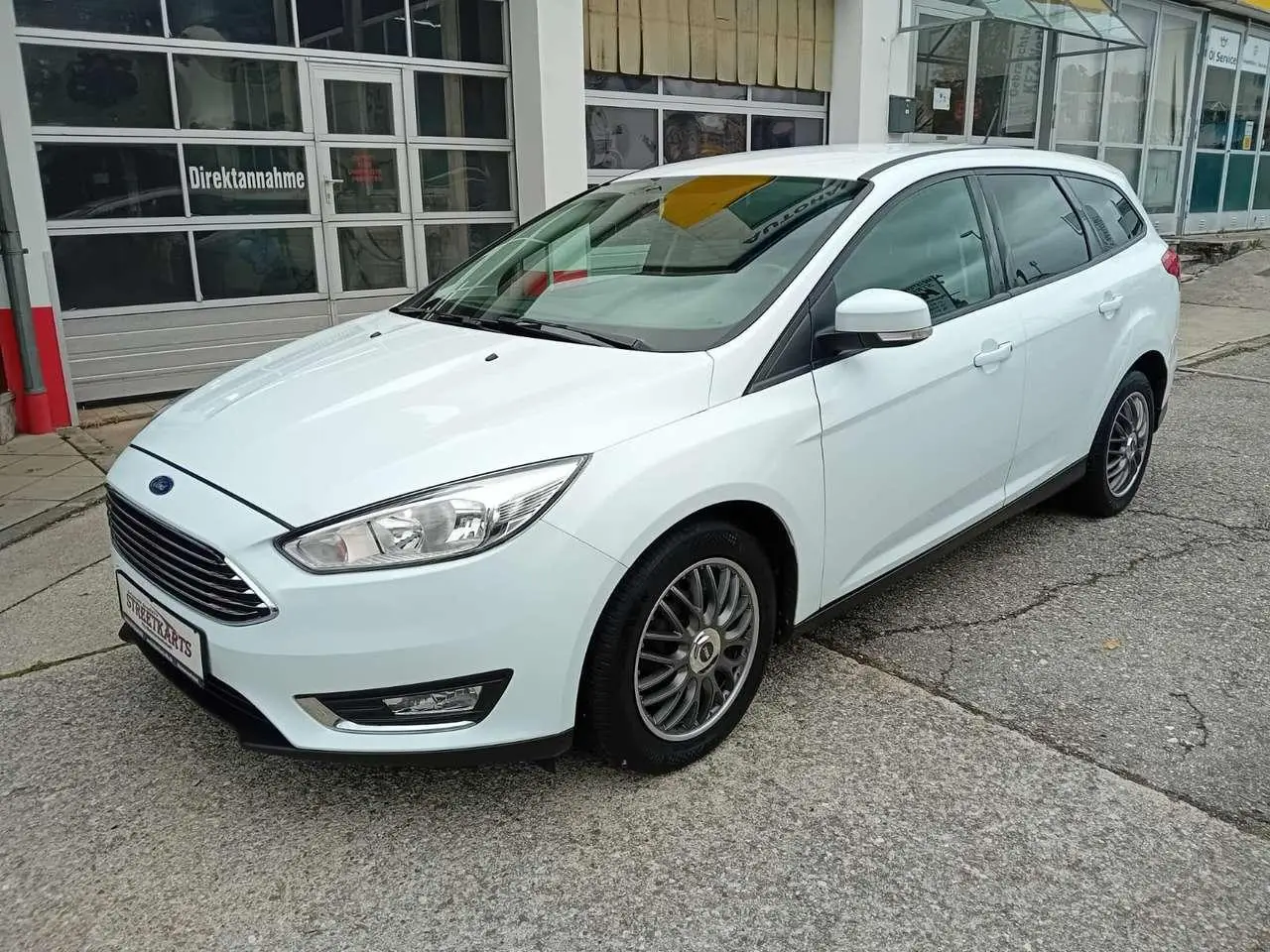 Photo 1 : Ford Focus 2017 Petrol