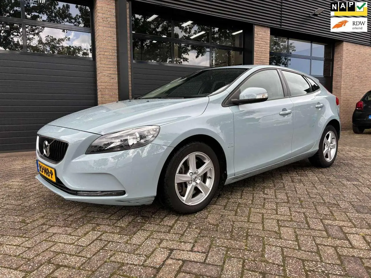 Photo 1 : Volvo V40 2017 Petrol