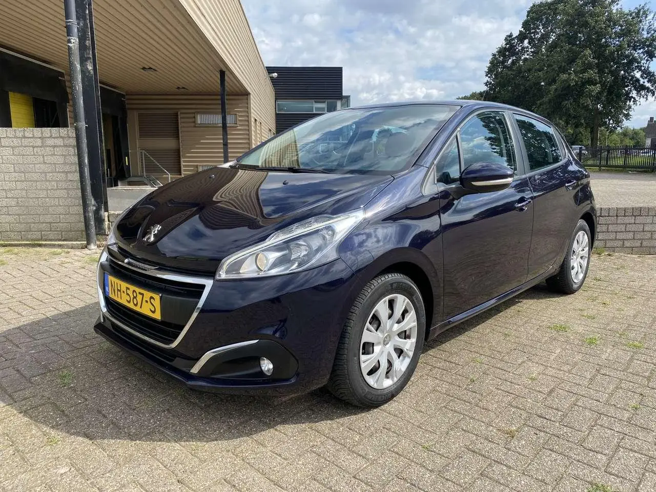 Photo 1 : Peugeot 208 2017 Petrol