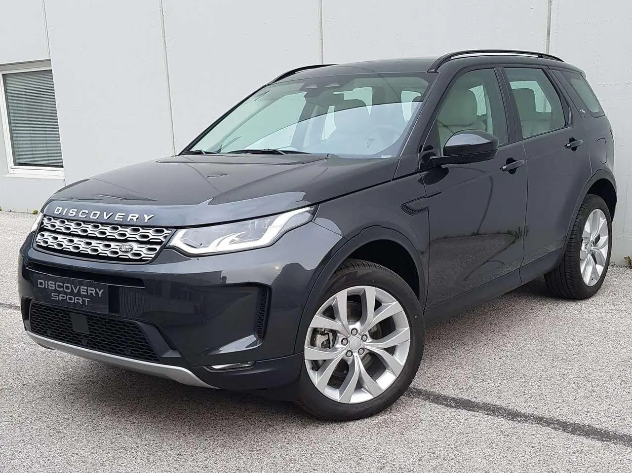 Photo 1 : Land Rover Discovery 2023 Hybrid