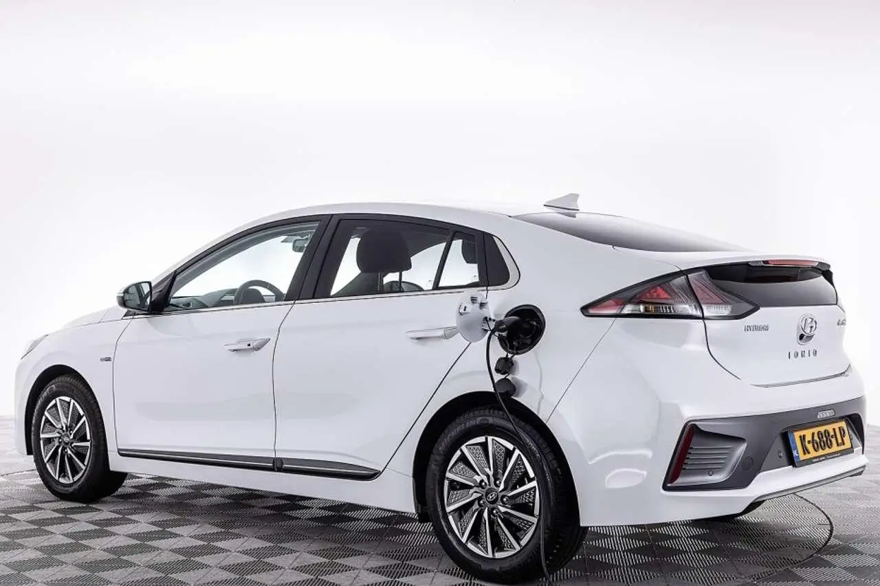 Photo 1 : Hyundai Ioniq 2021 Electric