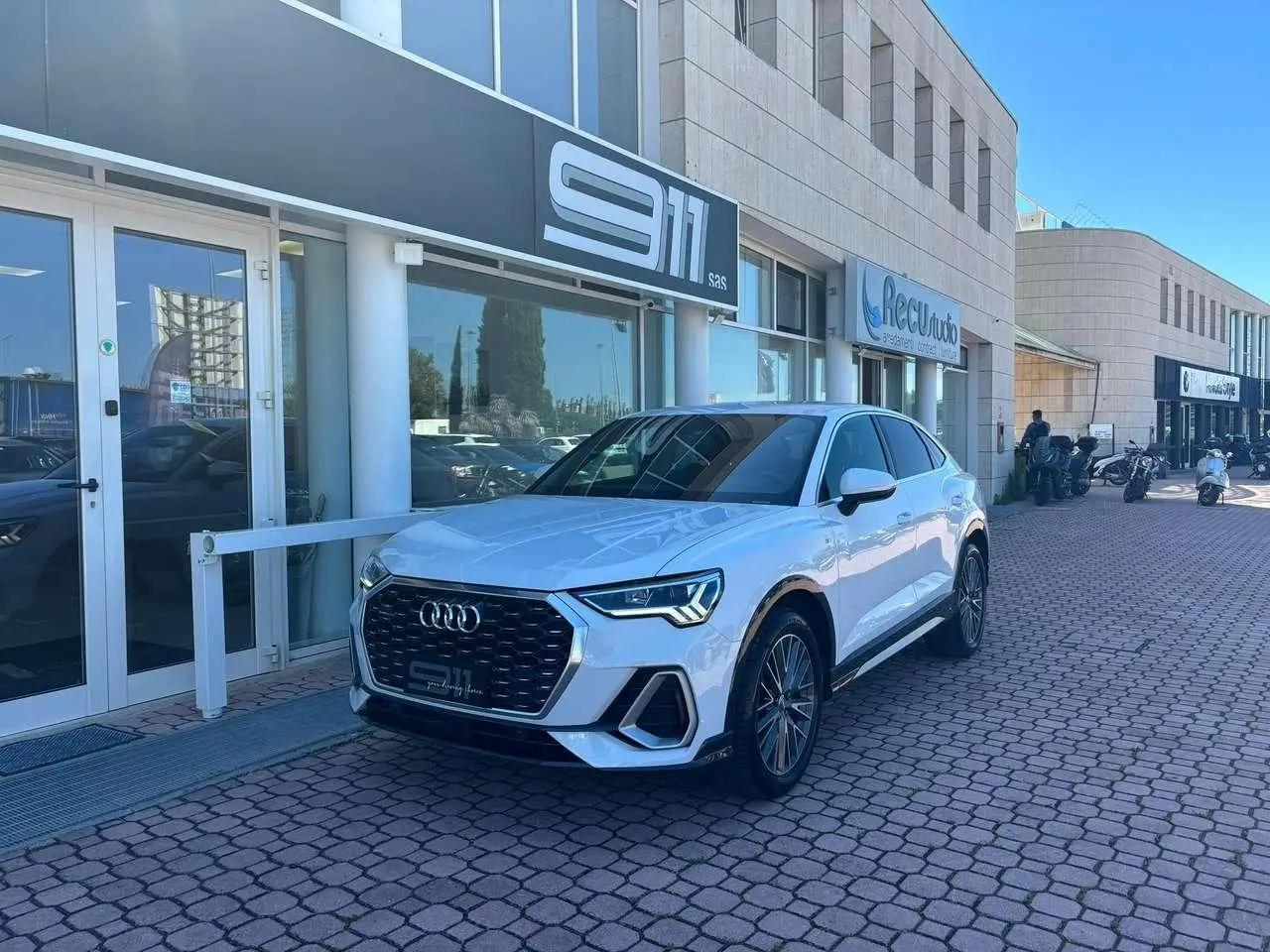 Photo 1 : Audi Q3 2019 Essence