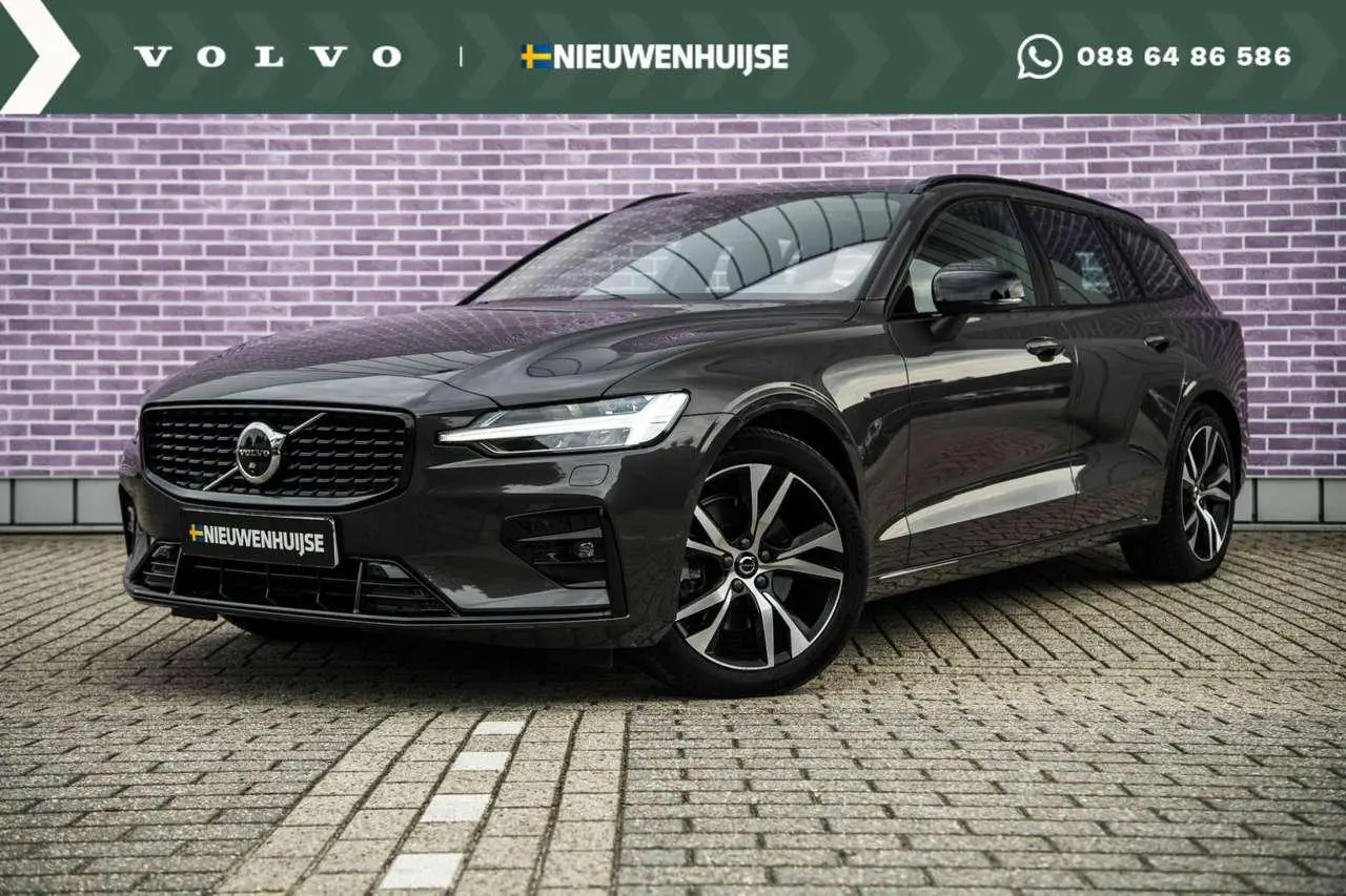 Photo 1 : Volvo V60 2023 Essence