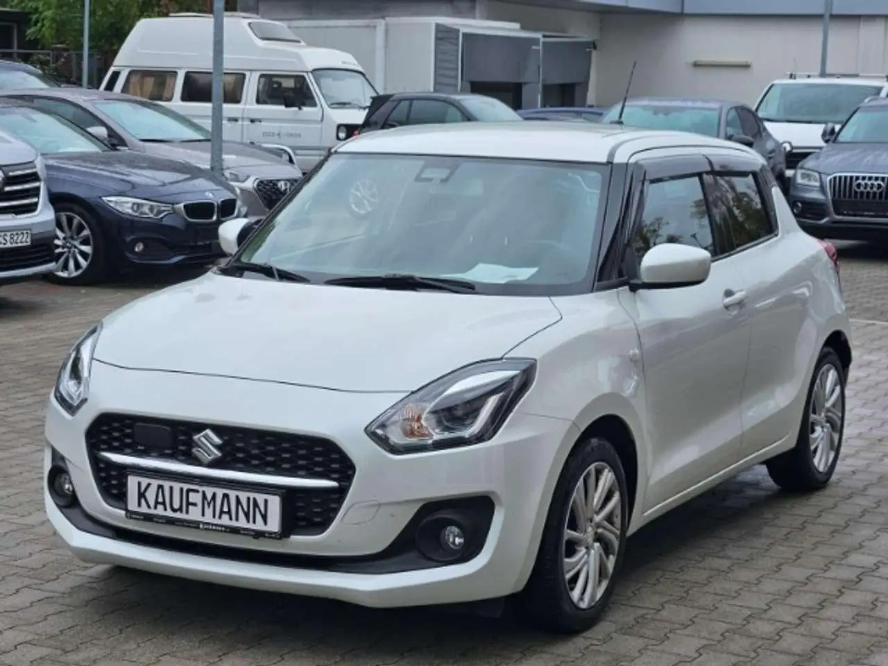 Photo 1 : Suzuki Swift 2021 Petrol