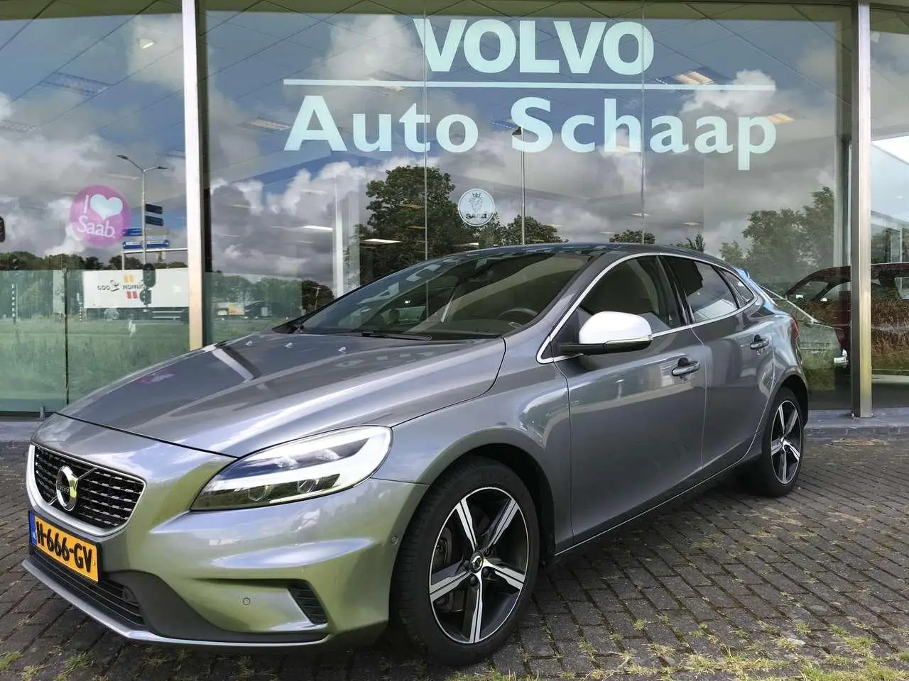 Photo 1 : Volvo V40 2020 Essence