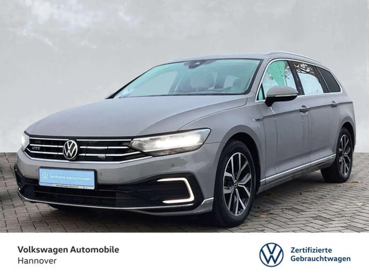 Photo 1 : Volkswagen Passat 2022 Hybride