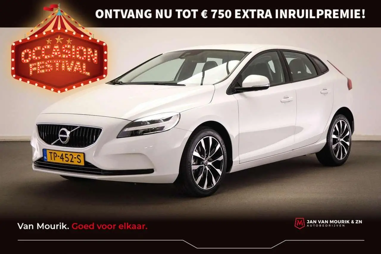 Photo 1 : Volvo V40 2018 Petrol