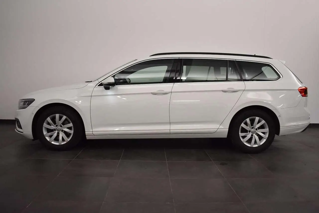 Photo 1 : Volkswagen Passat 2020 Essence