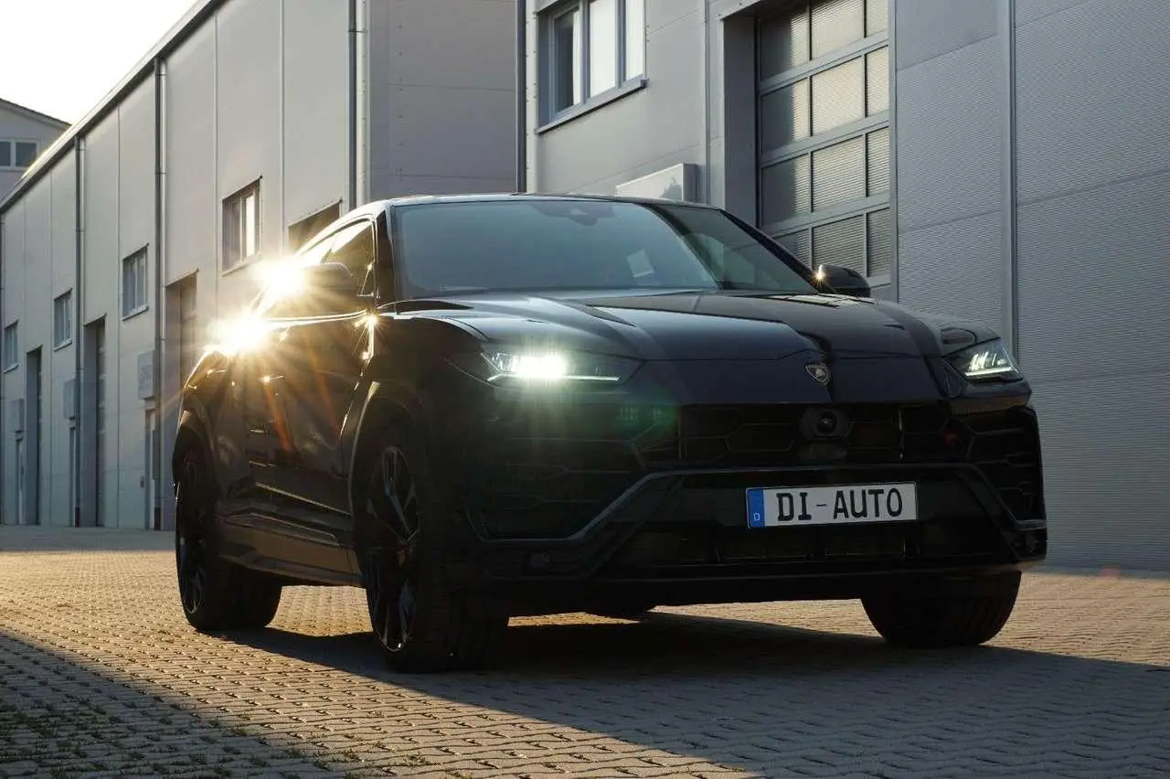 Photo 1 : Lamborghini Urus 2024 Essence