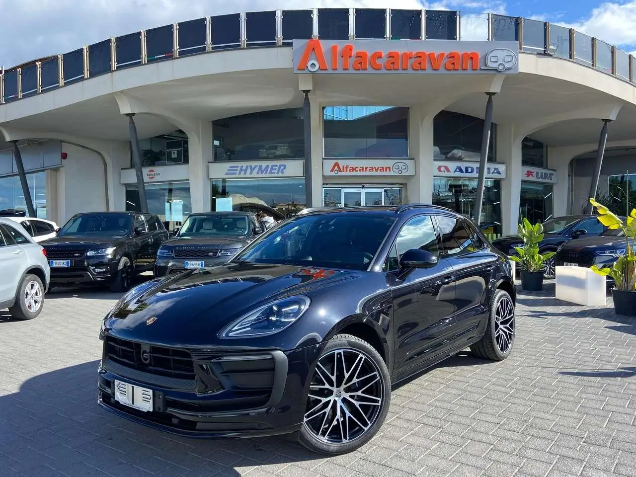 Photo 1 : Porsche Macan 2023 Essence