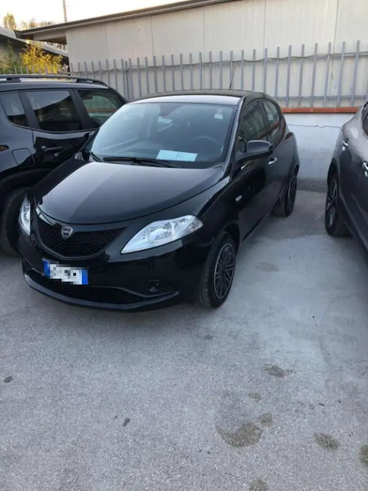 Photo 1 : Lancia Ypsilon 2019 Petrol