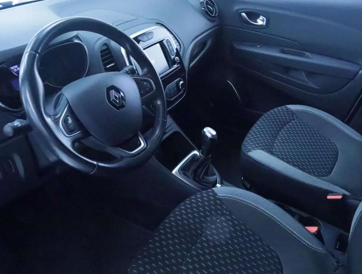 Photo 1 : Renault Captur 2019 Petrol