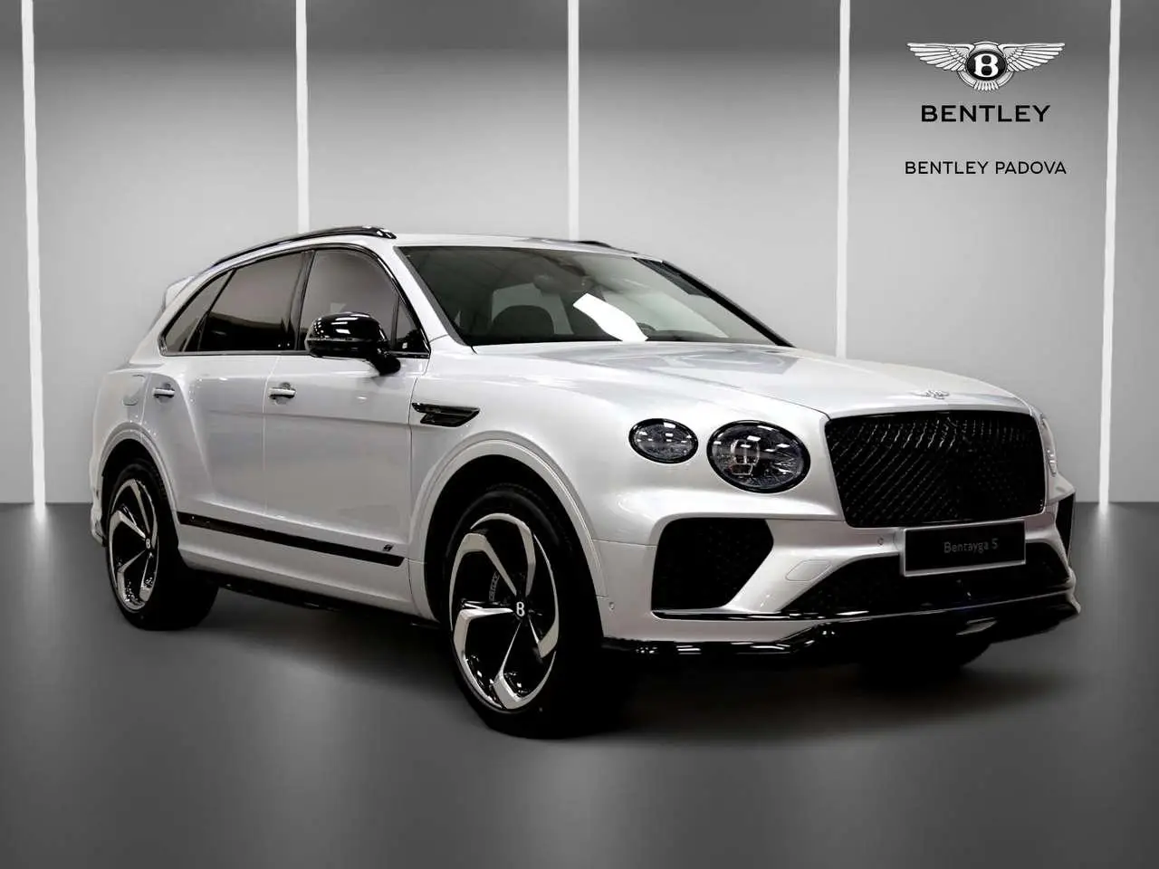 Photo 1 : Bentley Bentayga 2024 Petrol