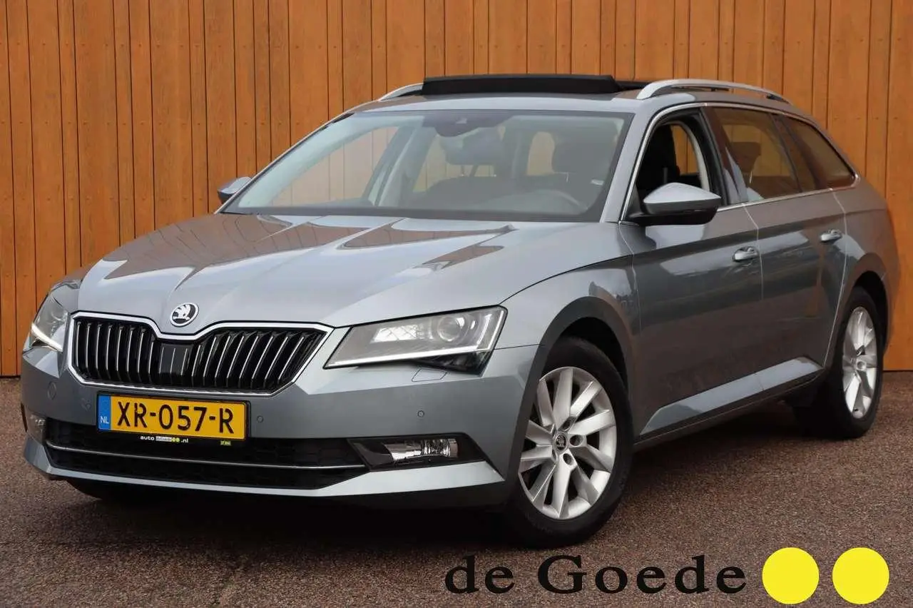 Photo 1 : Skoda Superb 2019 Essence