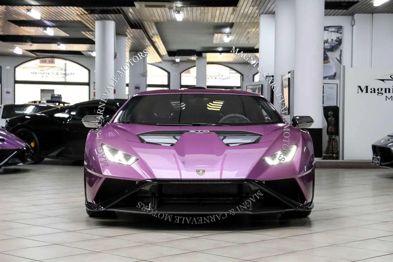 Photo 1 : Lamborghini Huracan 2024 Essence