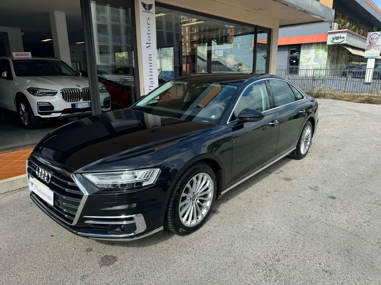 Photo 1 : Audi A8 2018 Hybride