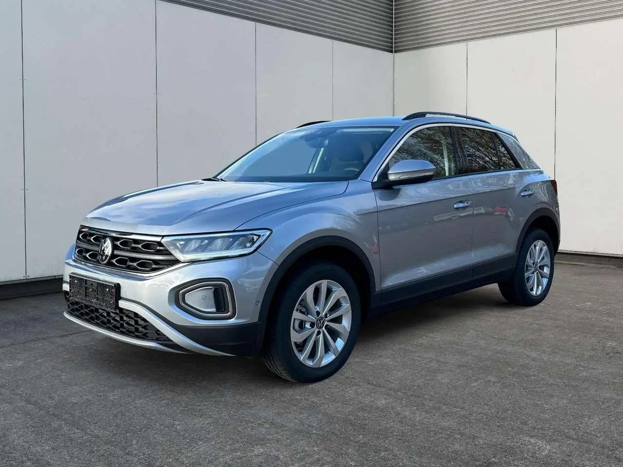 Photo 1 : Volkswagen T-roc 2024 Essence