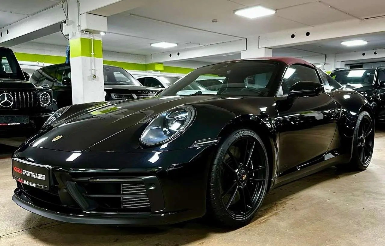 Photo 1 : Porsche 992 2024 Essence