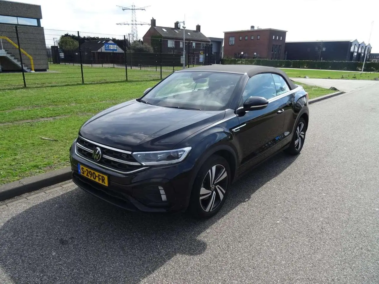 Photo 1 : Volkswagen T-roc 2023 Essence