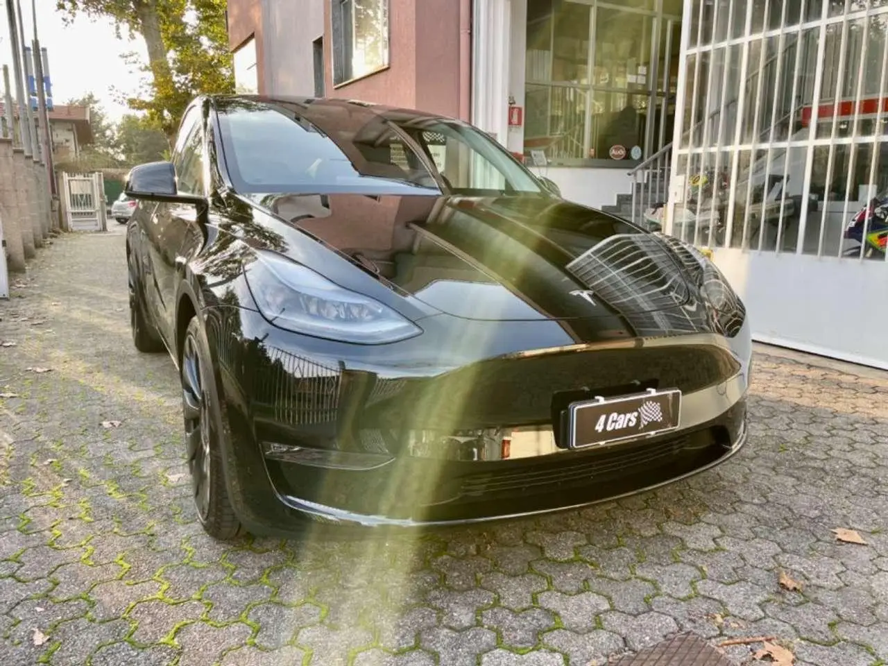 Photo 1 : Tesla Model Y 2024 Electric