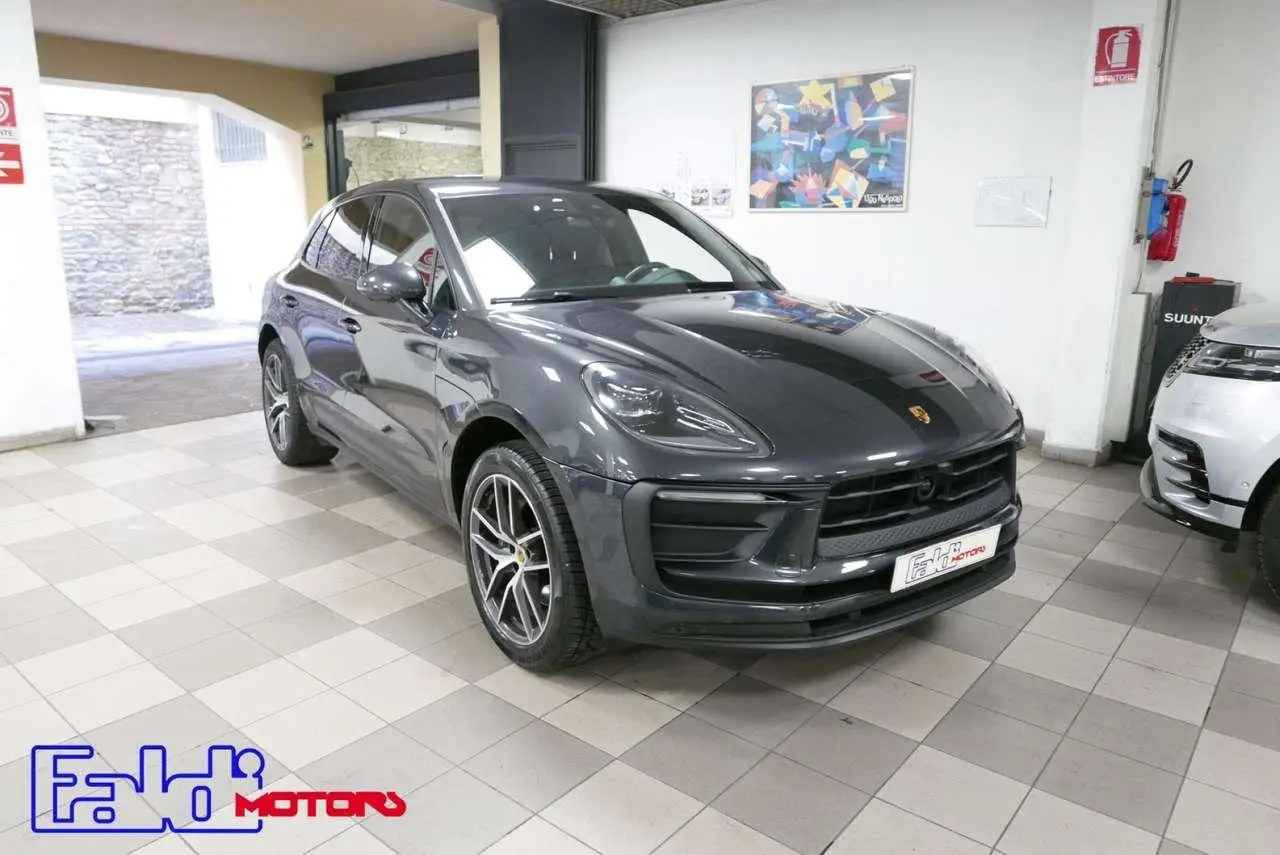 Photo 1 : Porsche Macan 2022 Essence