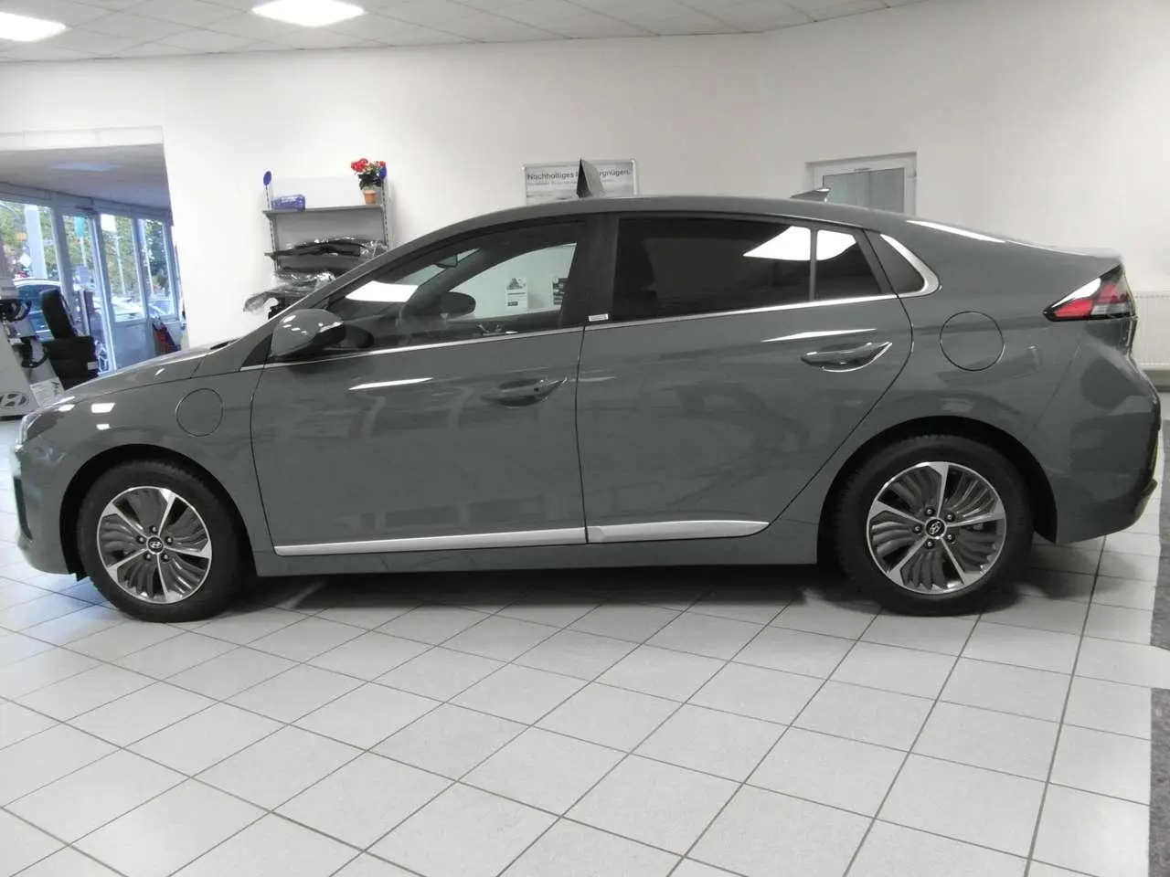 Photo 1 : Hyundai Ioniq 2021 Hybrid