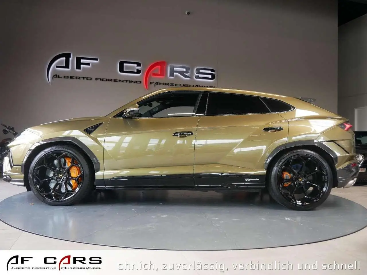 Photo 1 : Lamborghini Urus 2023 Essence