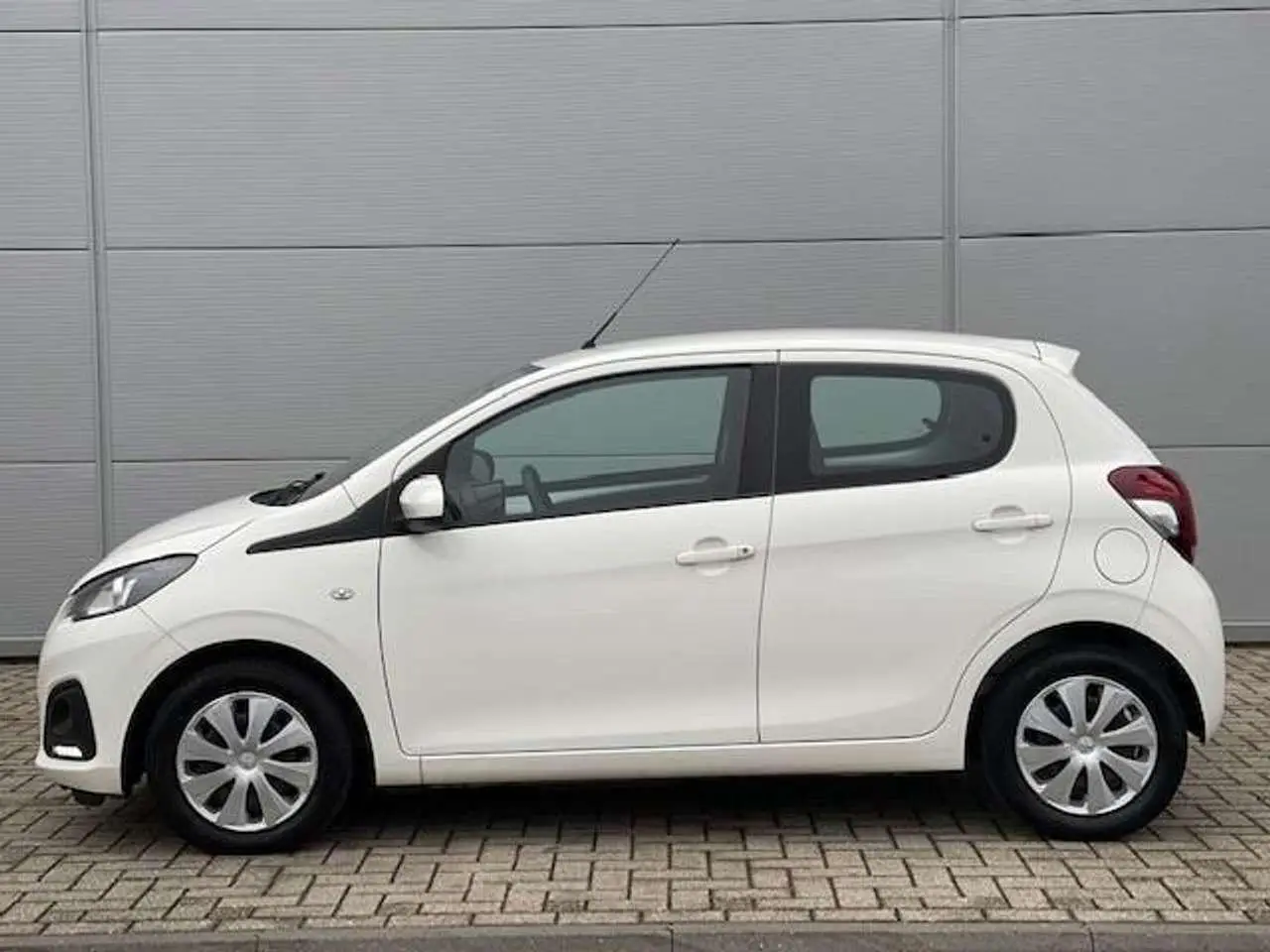 Photo 1 : Peugeot 108 2018 Petrol