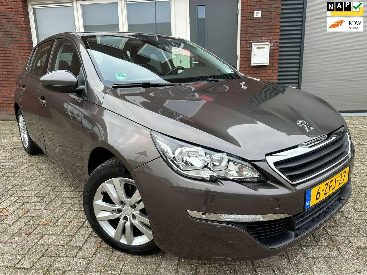 Photo 1 : Peugeot 308 2015 Petrol