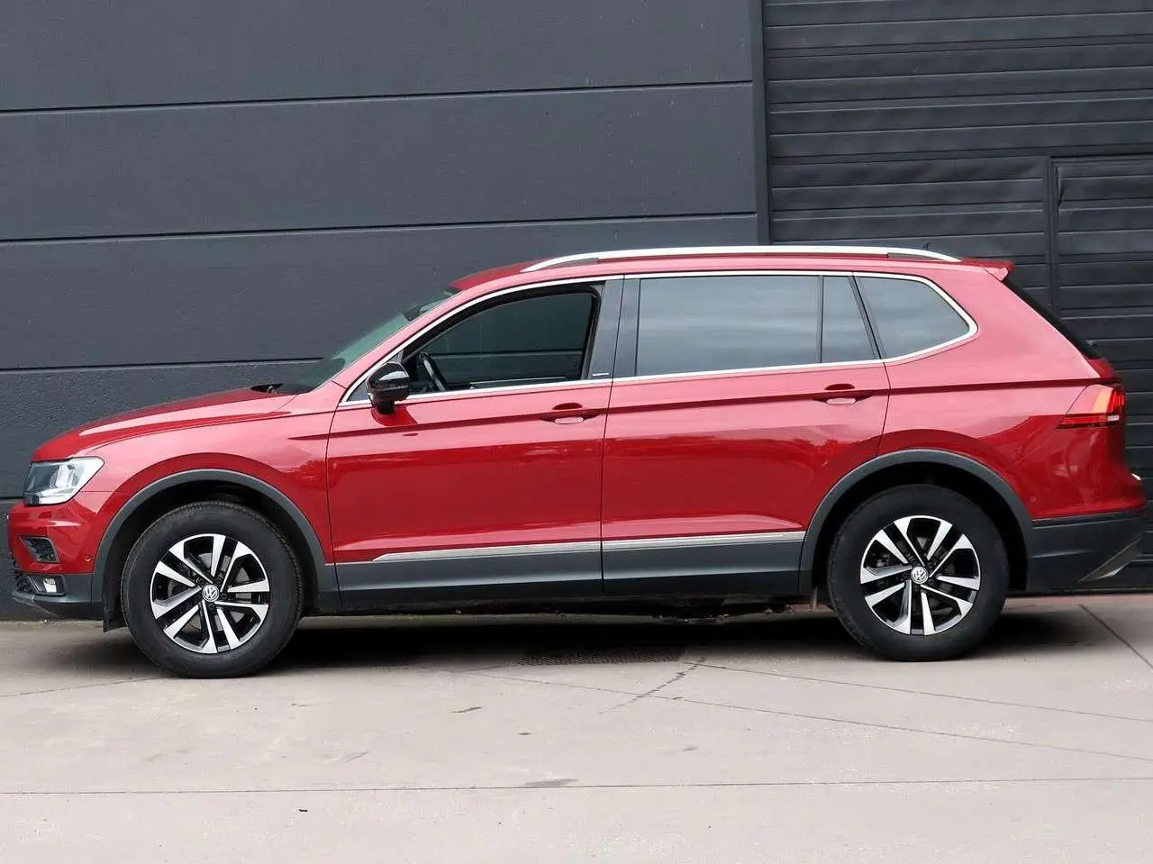 Photo 1 : Volkswagen Tiguan 2020 Essence