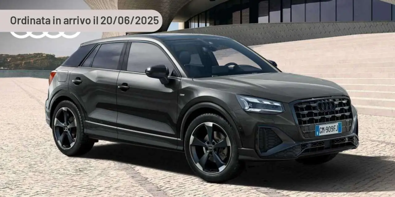 Photo 1 : Audi Q2 2024 Petrol