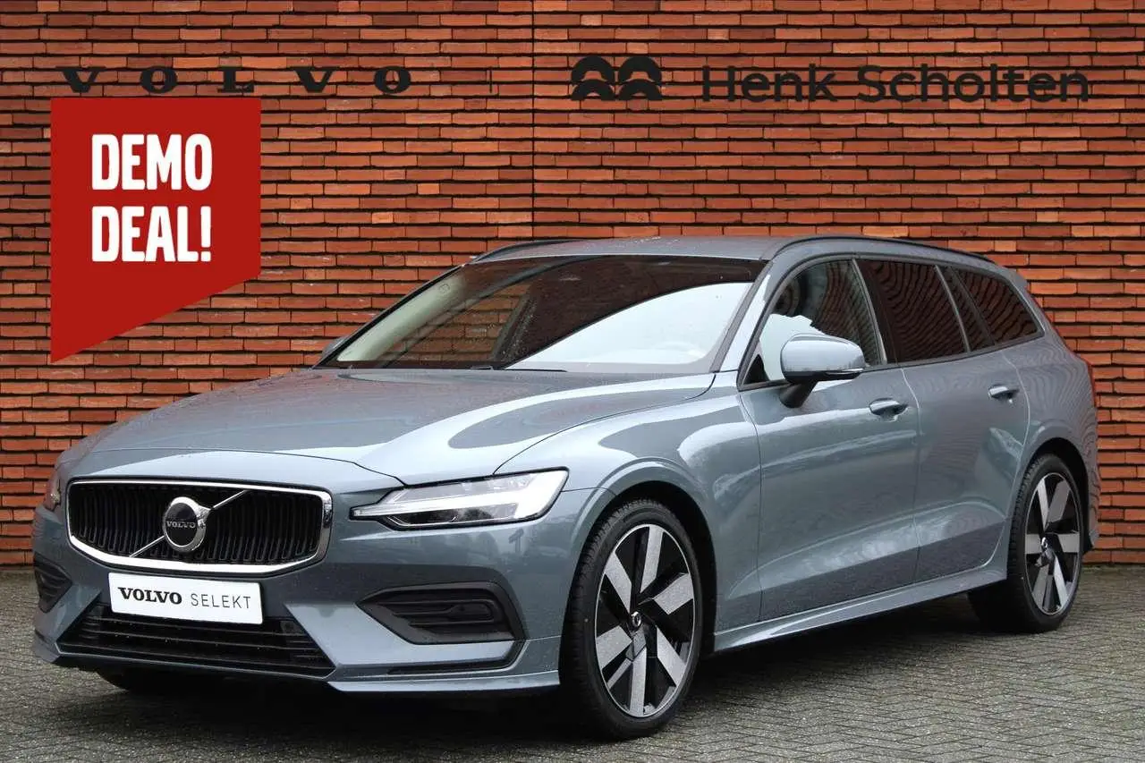 Photo 1 : Volvo V60 2023 Petrol