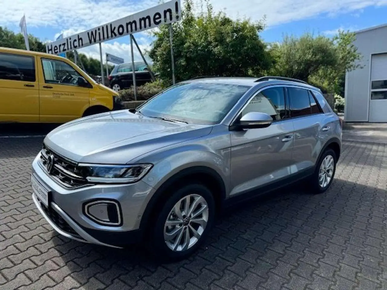 Photo 1 : Volkswagen T-roc 2024 Petrol