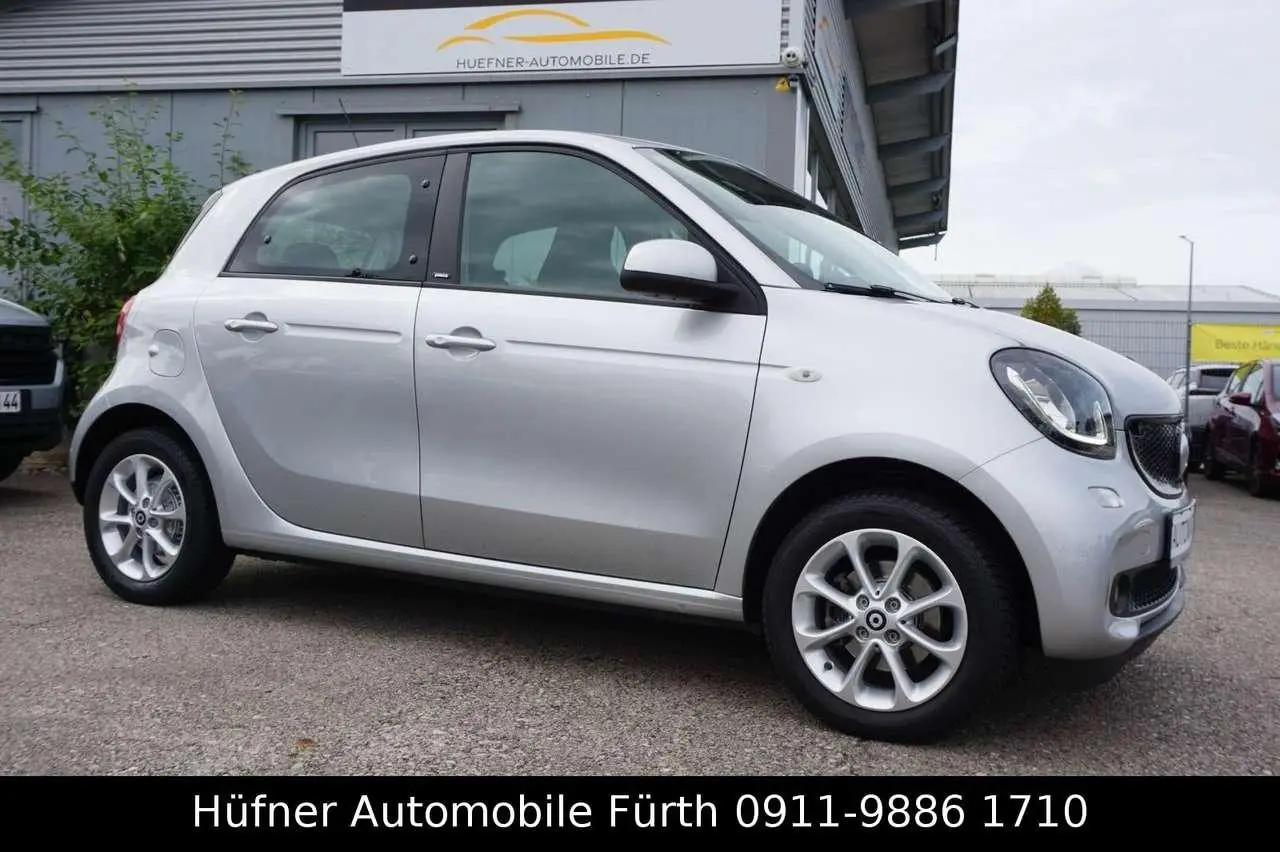 Photo 1 : Smart Forfour 2017 Essence