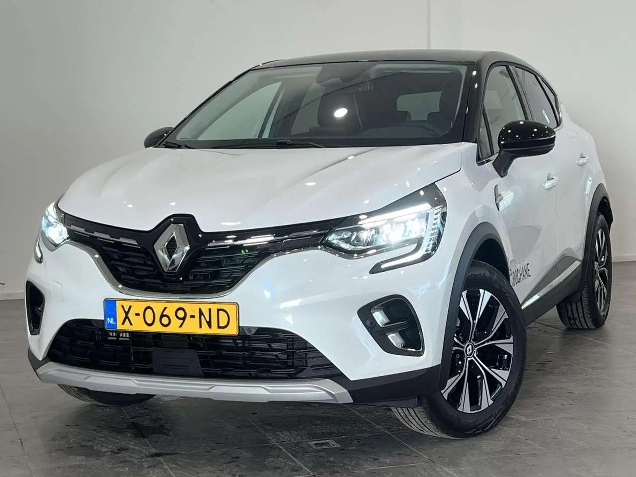 Photo 1 : Renault Captur 2023 Petrol