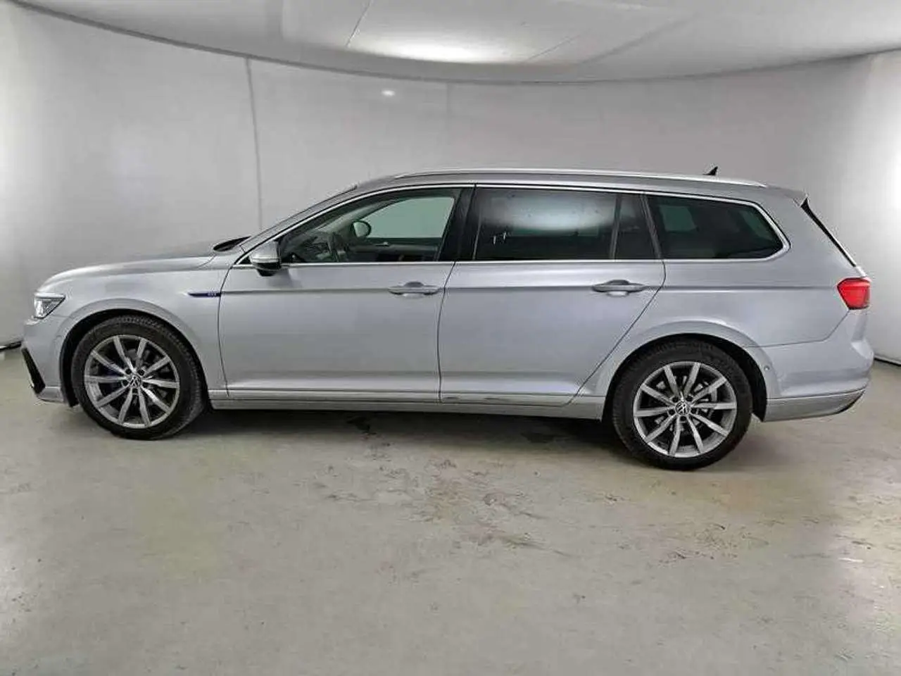 Photo 1 : Volkswagen Passat 2021 Hybride