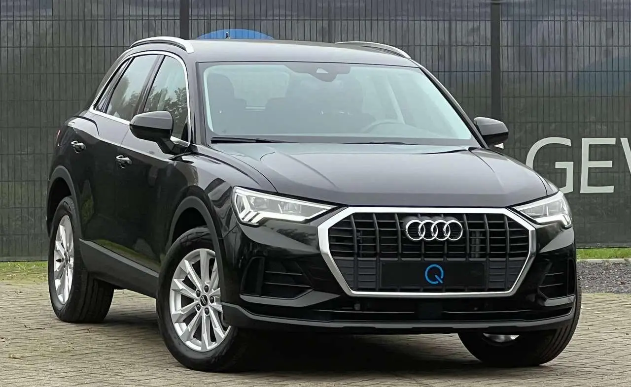 Photo 1 : Audi Q3 2023 Petrol