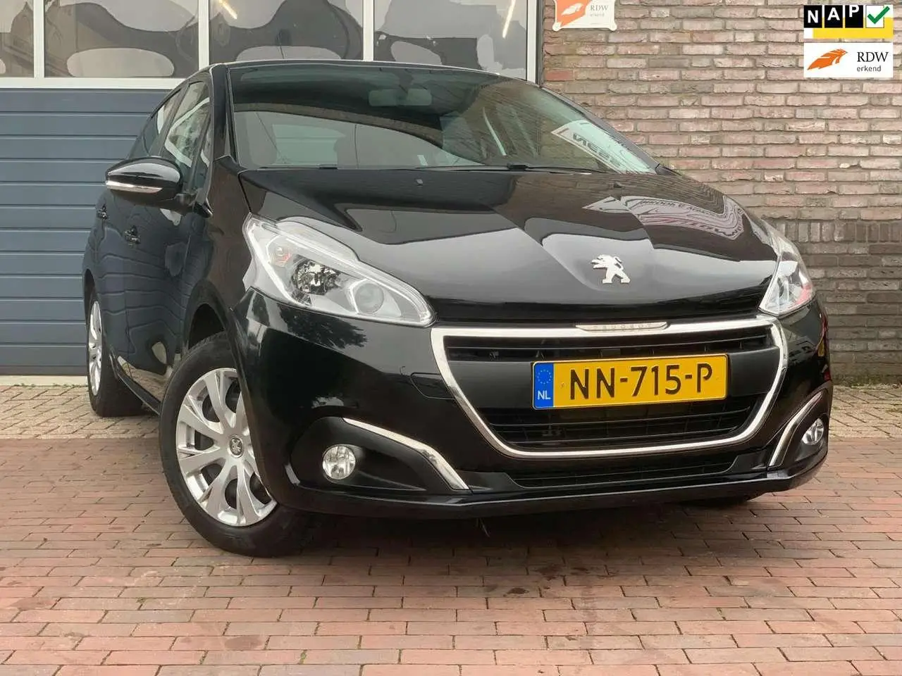 Photo 1 : Peugeot 208 2017 Petrol